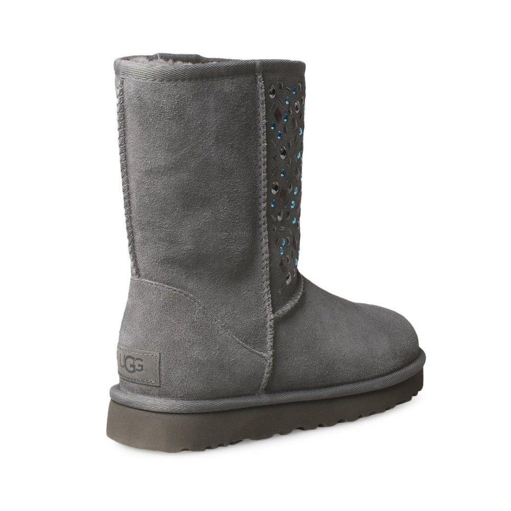 UGG short suede sheepskin stud II boot. Size: 8, 9 - Picture 15 of 15